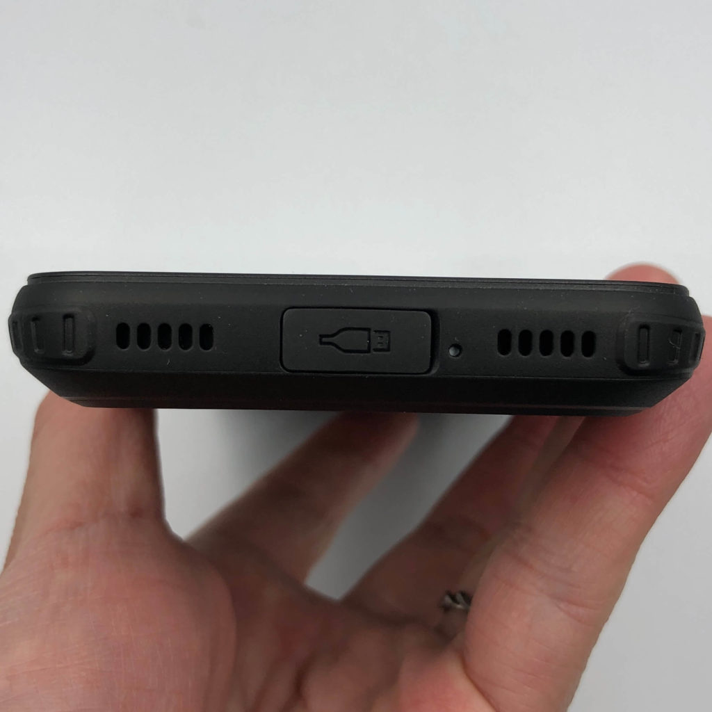 BV5500 Proの充電用USB入力端子