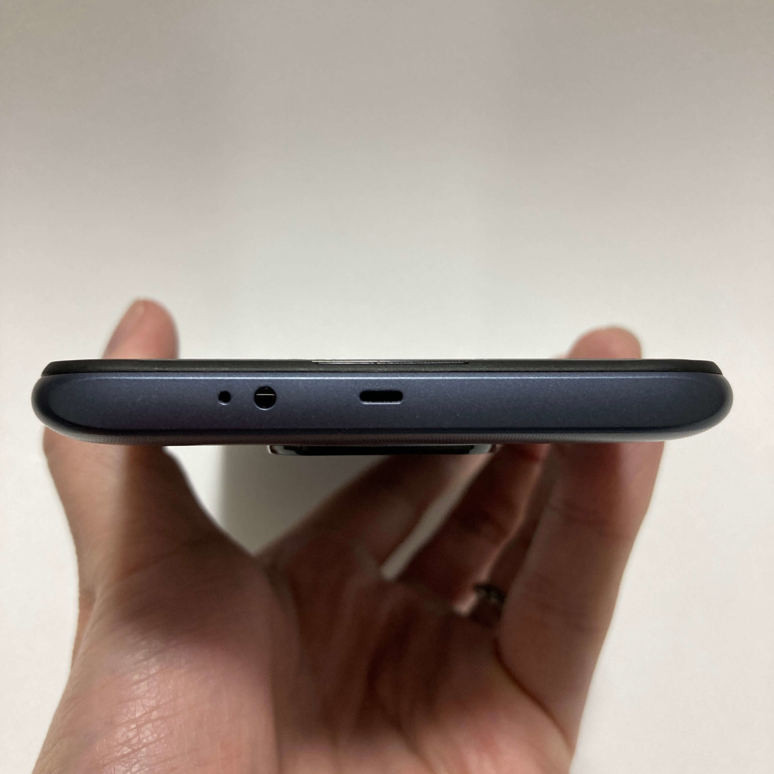 Redmi Note 9Tの本体上部