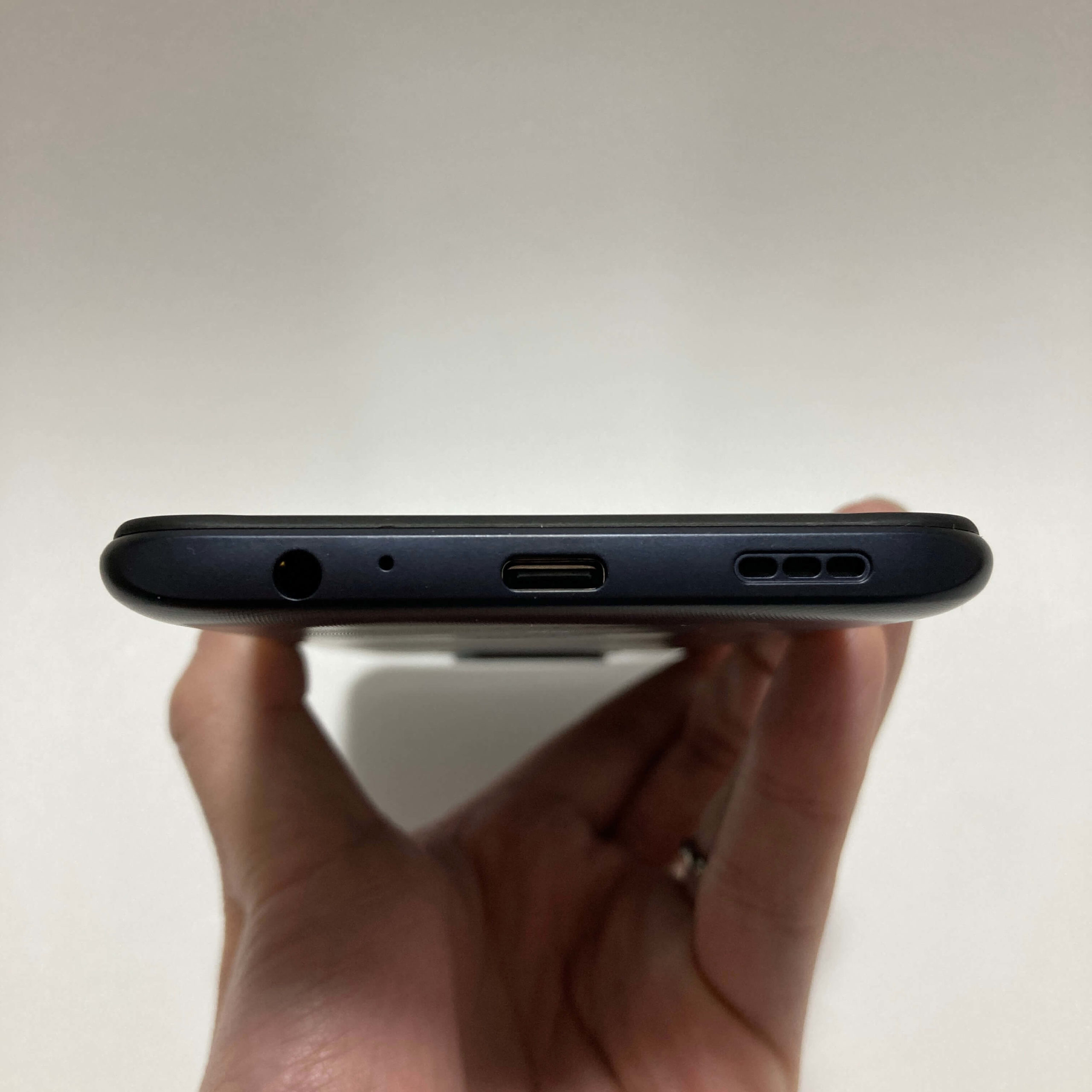 Redmi Note 9Tの本体下部