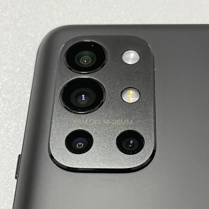 OnePlus 9Rのカメラユニット