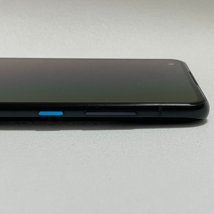Zenfone 8のデザイン