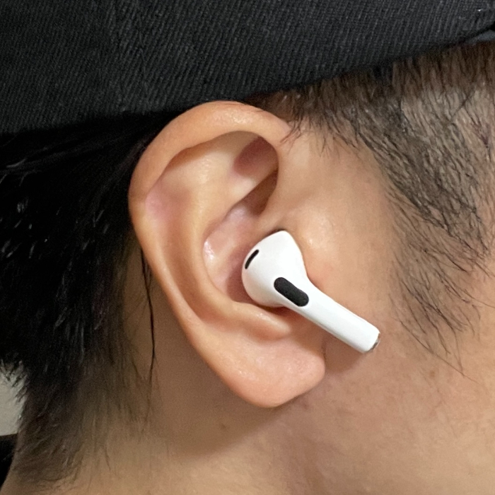 AirPods（第3世代）を装着