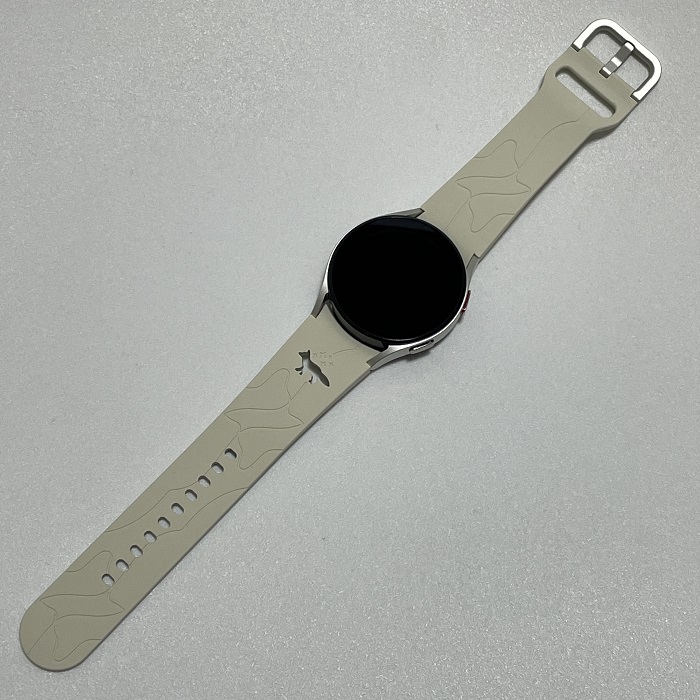 Galaxy Watch4 Maison Kitsuné Editionのムーロックベージュ