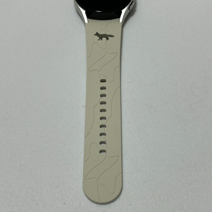 Galaxy Watch4 Maison Kitsuné Editionのムーロックベージュ