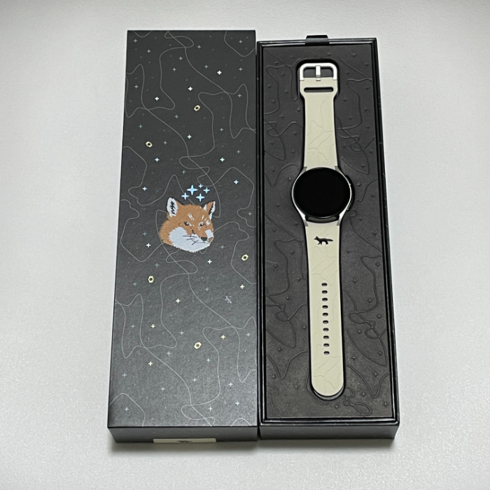 Galaxy Watch4 Maison Kitsuné Editionの化粧箱