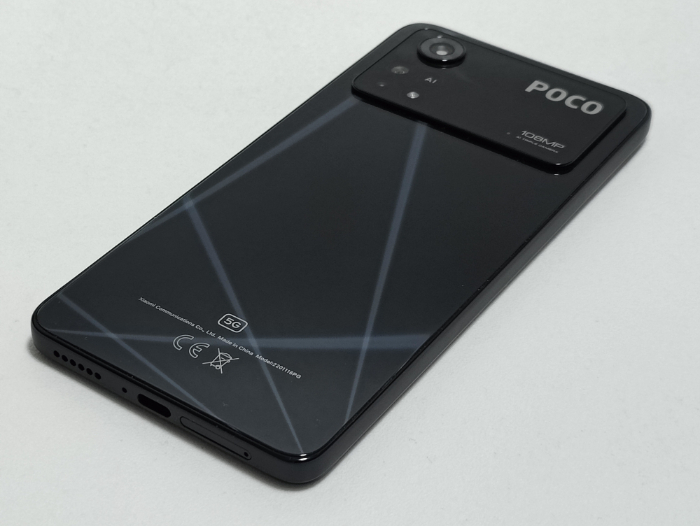 POCO X4 Pro 5Gのデザイン
