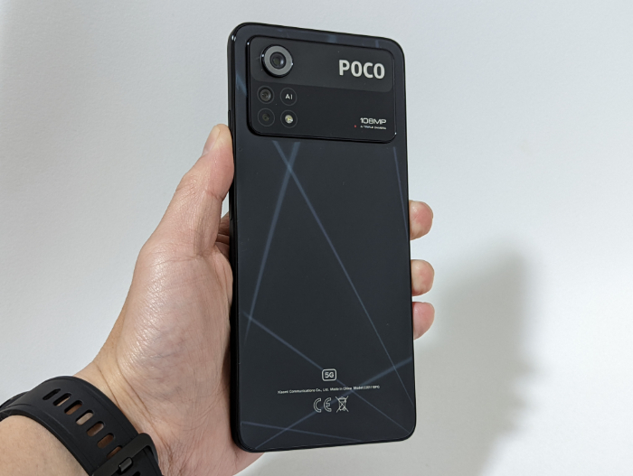 POCO X4 Pro 5Gのサイズ感