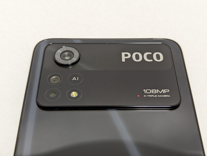 POCO X4 Pro 5Gのデザイン