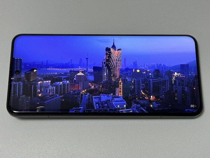 Xiaomi 14 UltraのWQHD+ディスプレイ